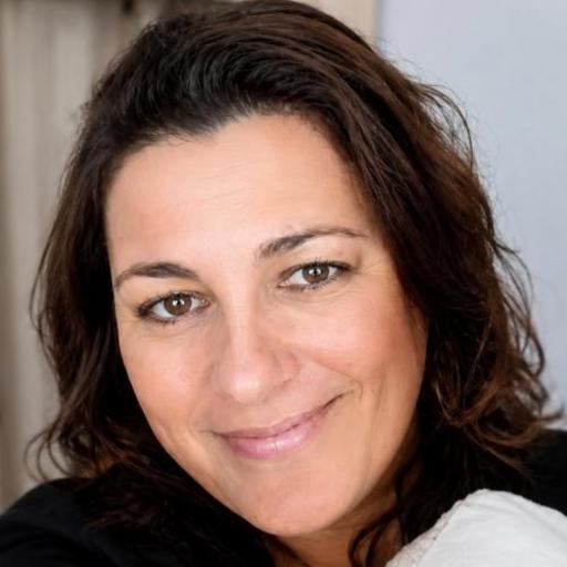Analia is a 3rd-generation psychic medium and tarot card reader, with a passion for helping people find clarity and guidance when life feels challengi